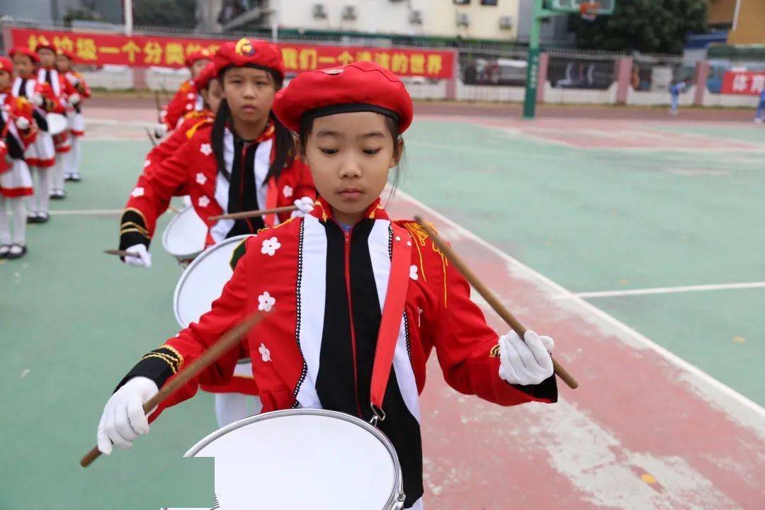 荷园奏乐上合小学鼓号队风采