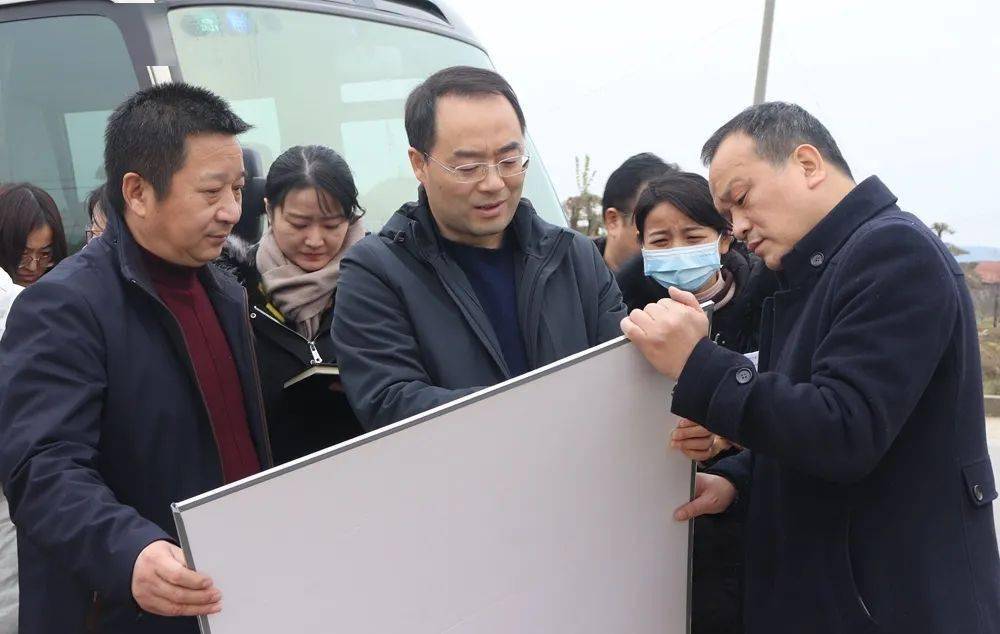 张勇一行先后来到京山大道游客接待中心,汉口学院,新体育馆,地质公园