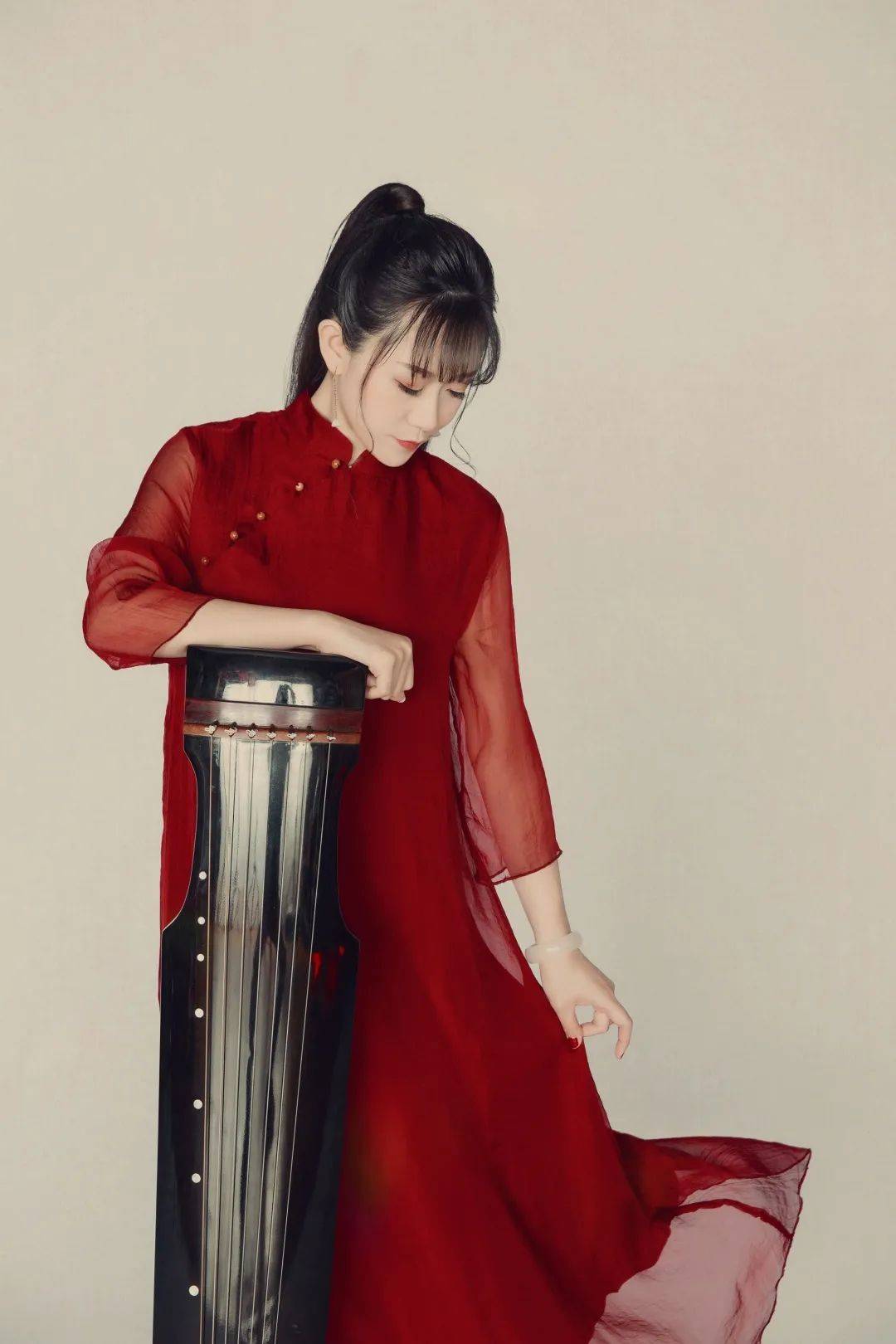 陈子初中国琴会副秘书长,办公室主任,中国民族管弦乐学会会员,中央