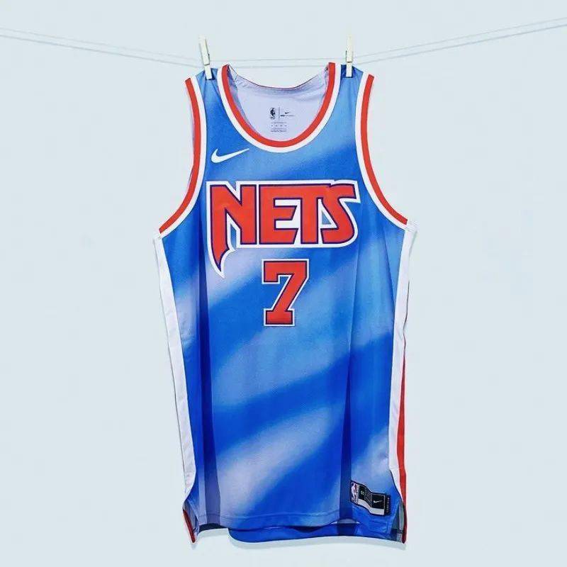 配色灵感来源于 brooklyn nets 新赛季的复古版本球衣