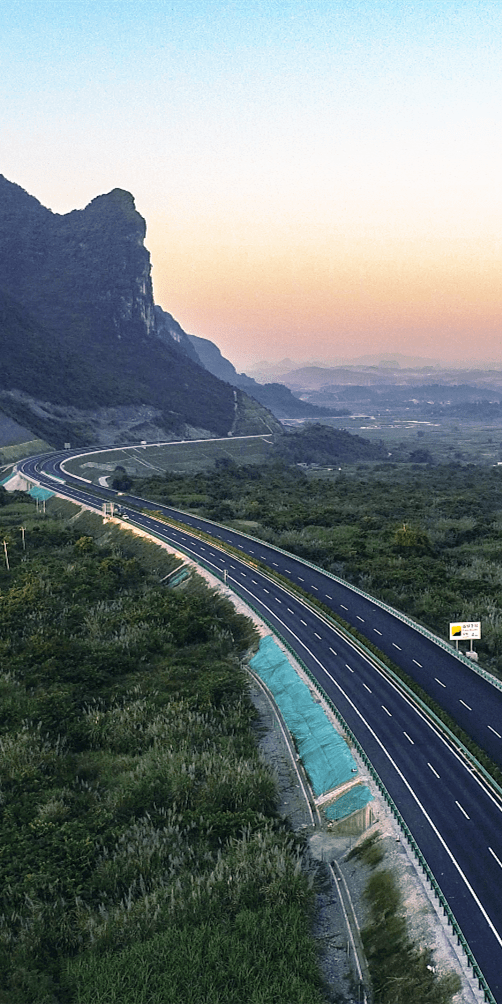 (灵峰)至隆林(板坝)公路的支线——桂林至河池高速公路的重要构成路段