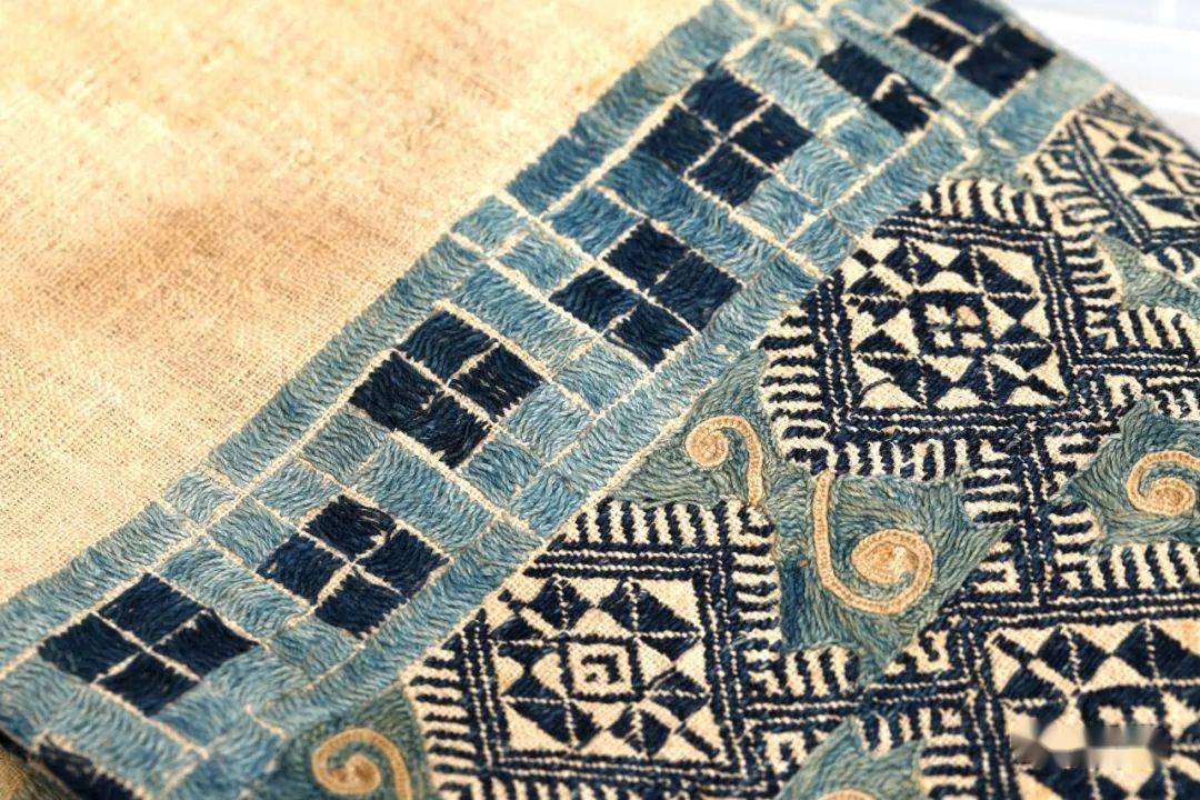 西南少数民族传统织绣染纹样18种