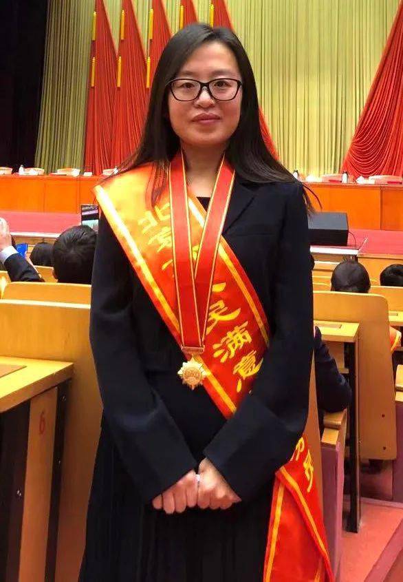 喜报房山两名女干部荣获北京市人民满意的公务员荣誉称号