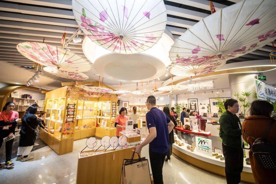 柳州城市伴手礼旗舰店店内图滑动查看更多"百里柳江景区"此次获奖,亦
