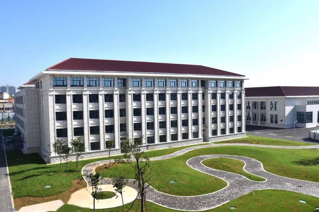 一安阳市新一中学建成开学