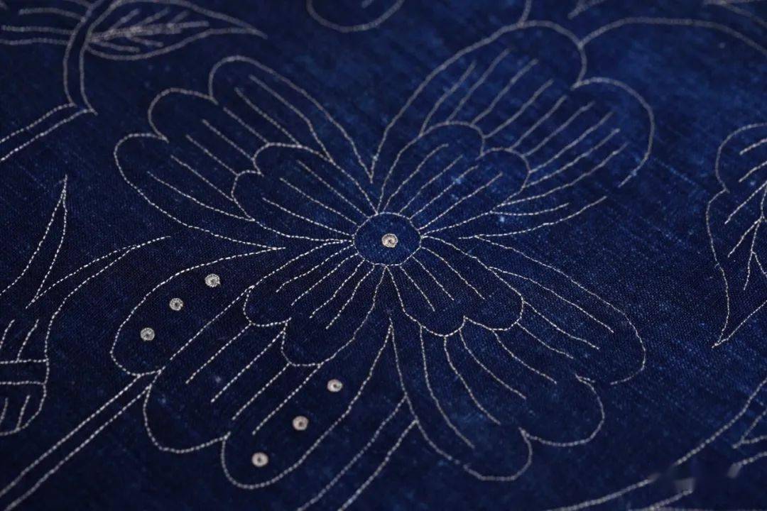 西南少数民族传统织绣染纹样18种