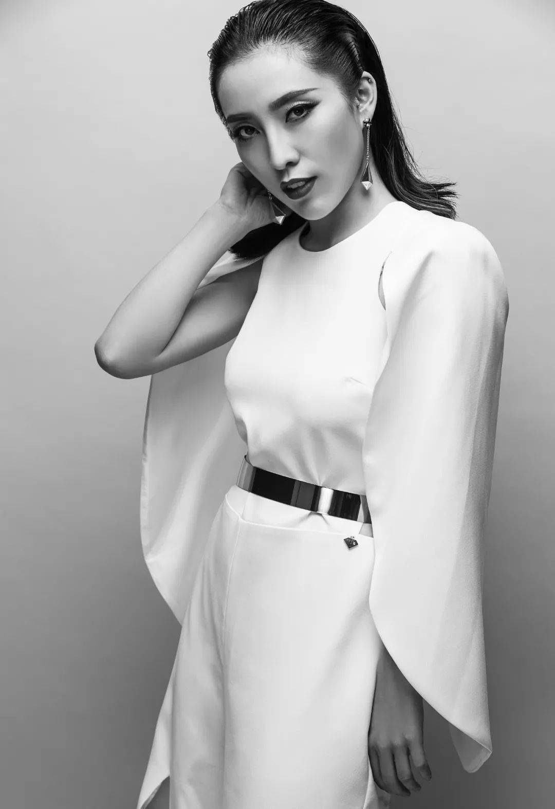 导师也会全面出击7315寒假集训的spy人气爵士舞导师刘芯廷,谢依橙