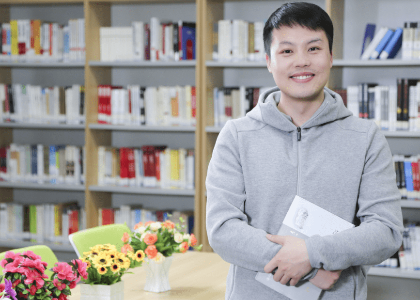 通榆一中语文组孙晓雪老师等六位老师和刘勇老师一起热烈交流了近一个