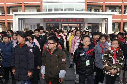 平安校园 | 陈集小学开展地震疏散演练