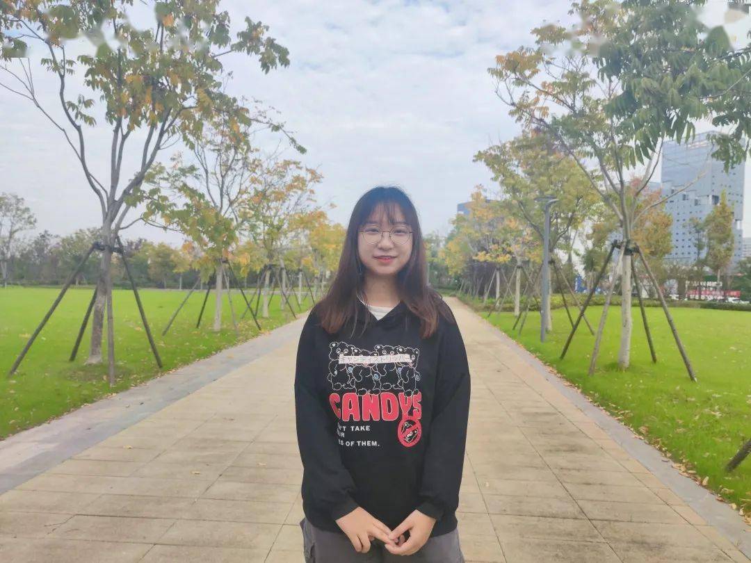 十佳大学生风采联展易寒香用最初的心做永远的事