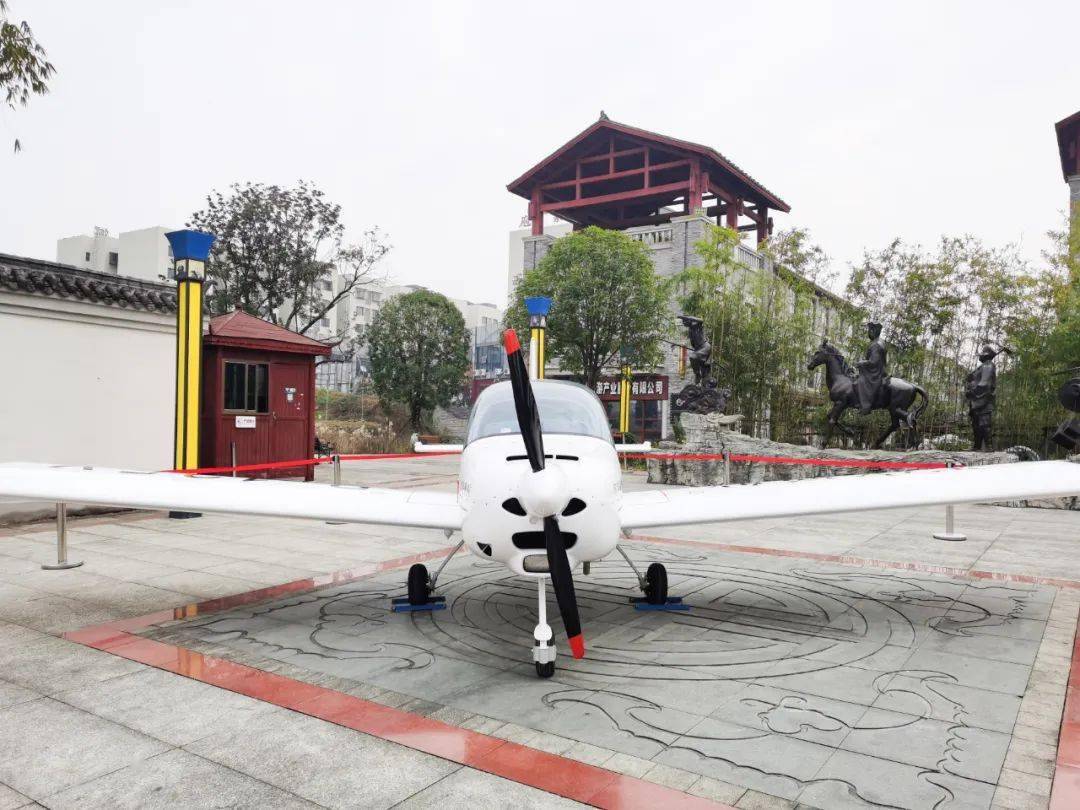 中国微电影城有飞机啦秀山旅游正在开启航空时代