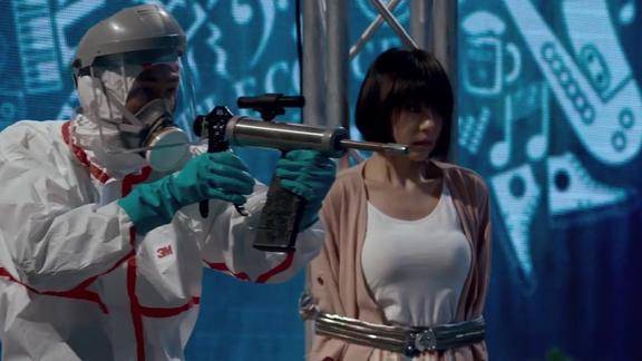 僵尸王从天而降,女子看到后浑身发抖,僵尸王竟然是冲着它而来的