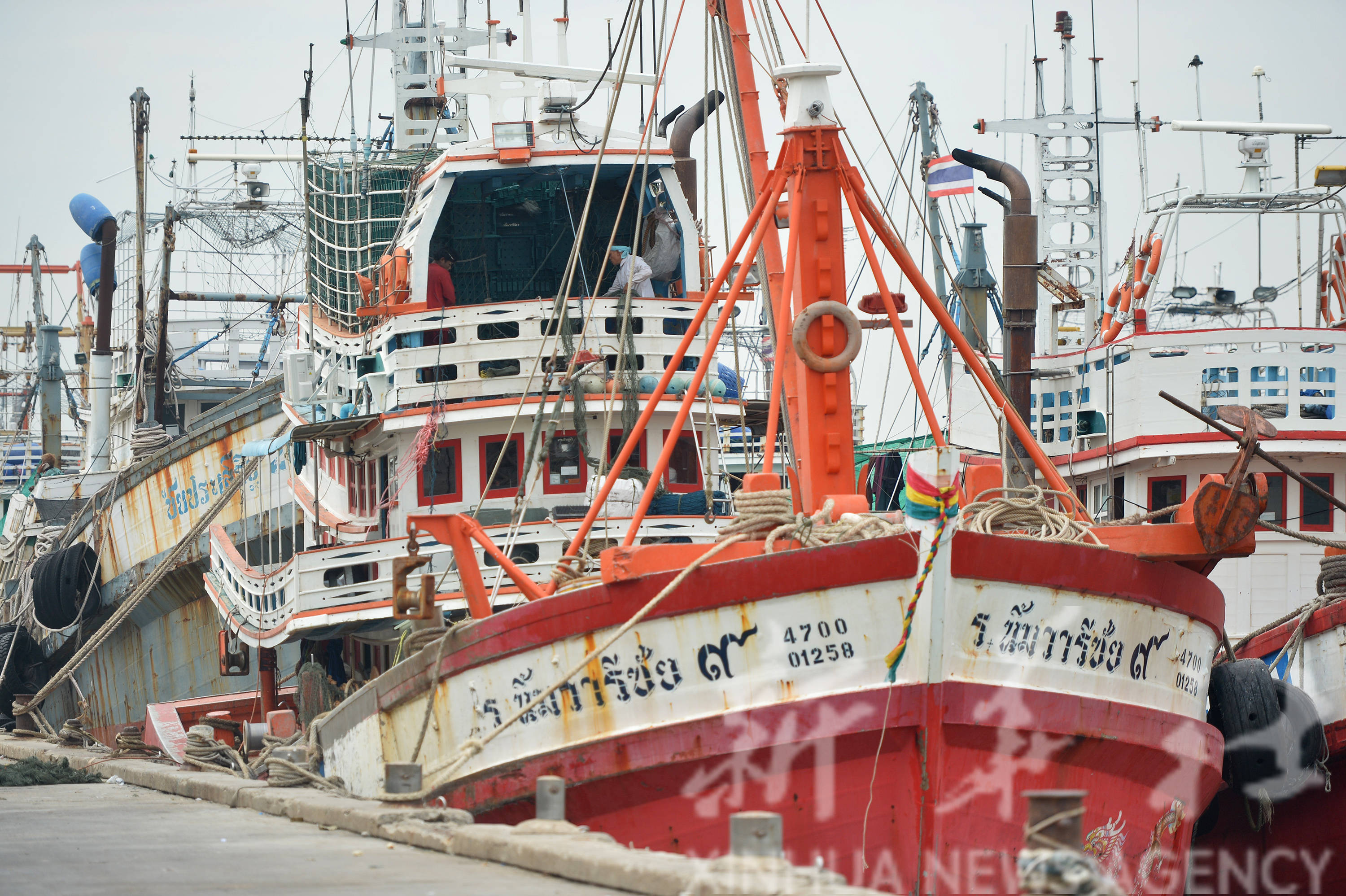 疫情下的泰国渔船码头_手机搜狐网