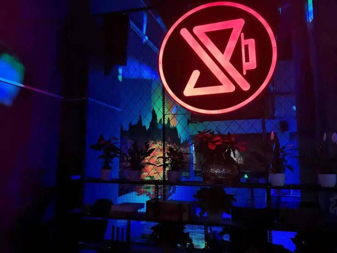 武鸣首家hiphop主题酒吧不服就battle