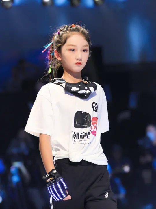 百万级网红缔造者,乘风破浪的美丽人生_艾佳梦