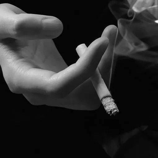 沉默是自己对着自己的心耳语