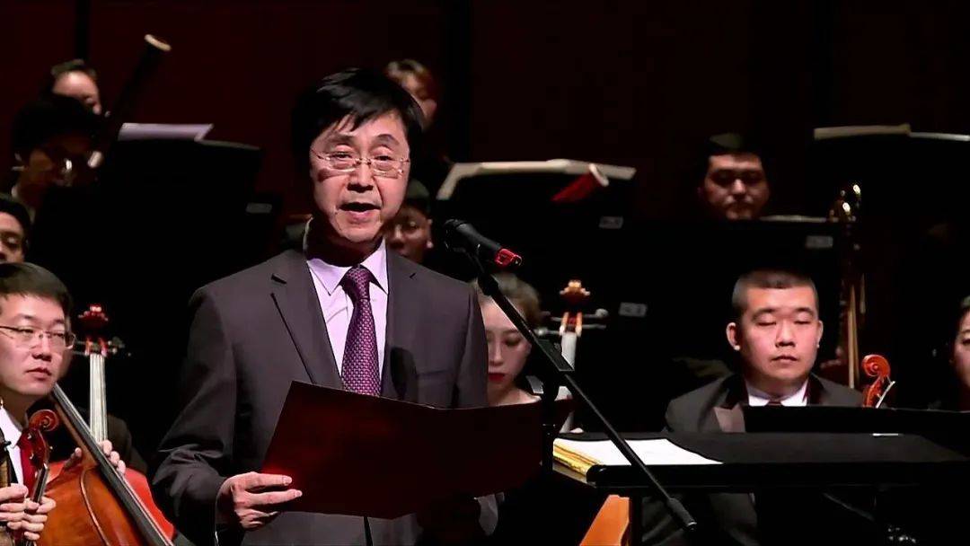 哈尔滨音乐学院院长杨燕迪 送上新年祝福