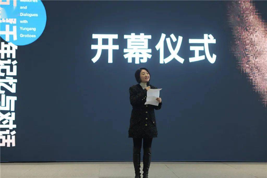 中为张焯,左一为王纯杰,左二为宝龙美术馆副馆长吕美仪12月25日,由