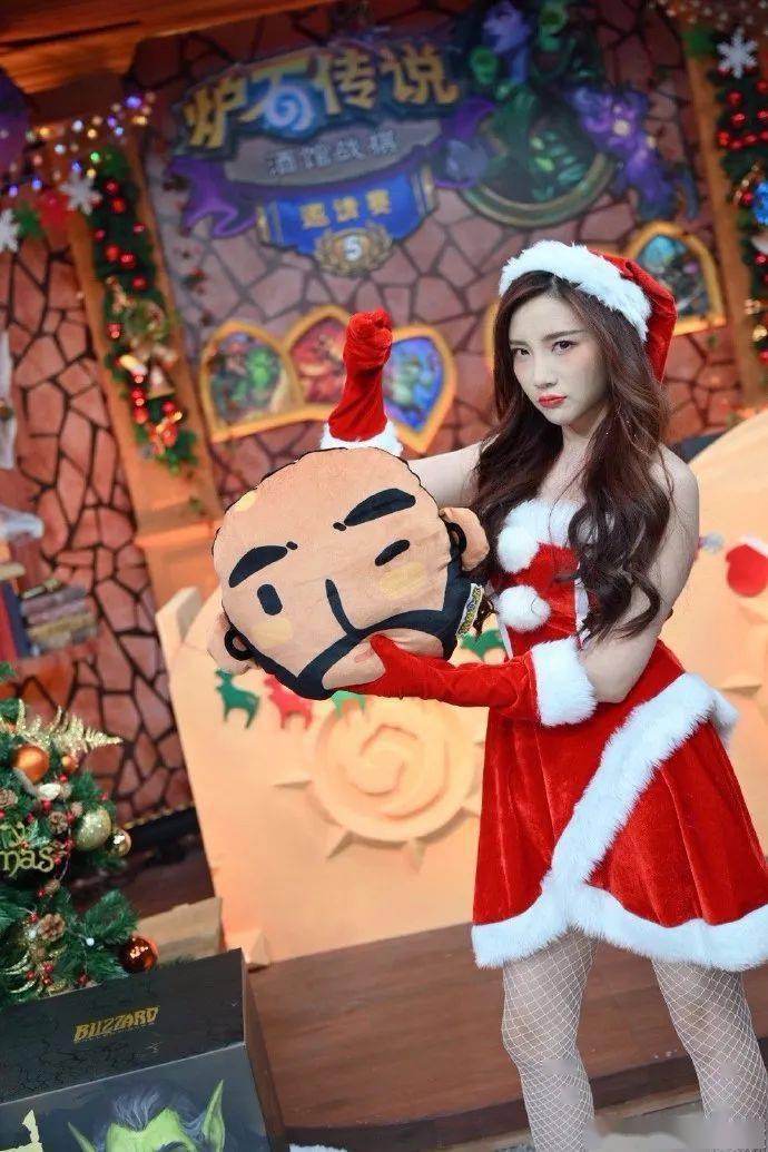 今天的主持人是这样的应该都只能在看酒馆战棋邀请赛吧反正你们也不