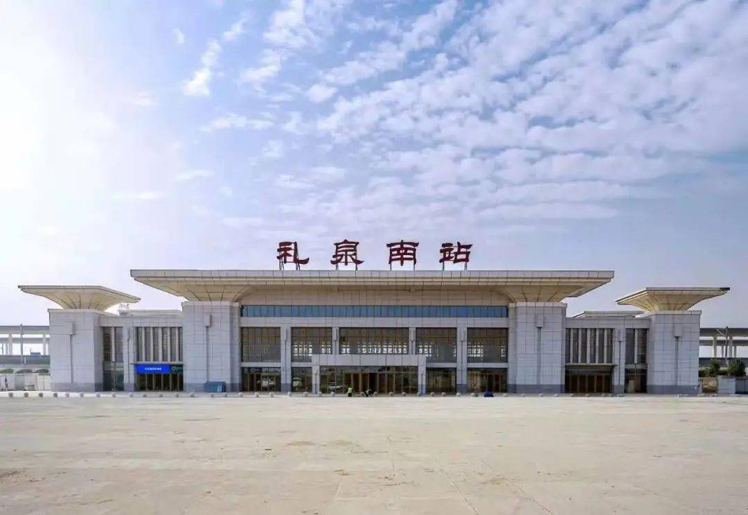 陕西银西高铁今日开通一站一景助陕甘宁老区一跃迈入高铁时代