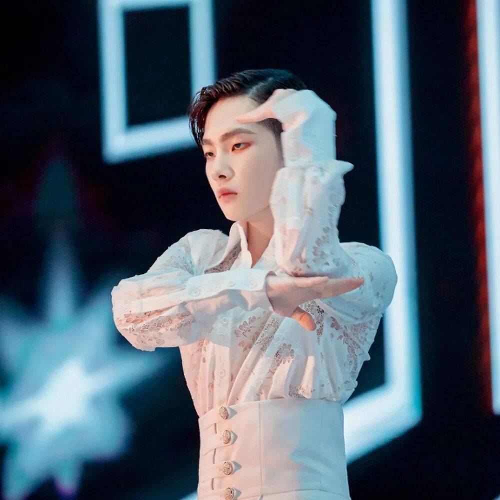 微信头像r1se周震南