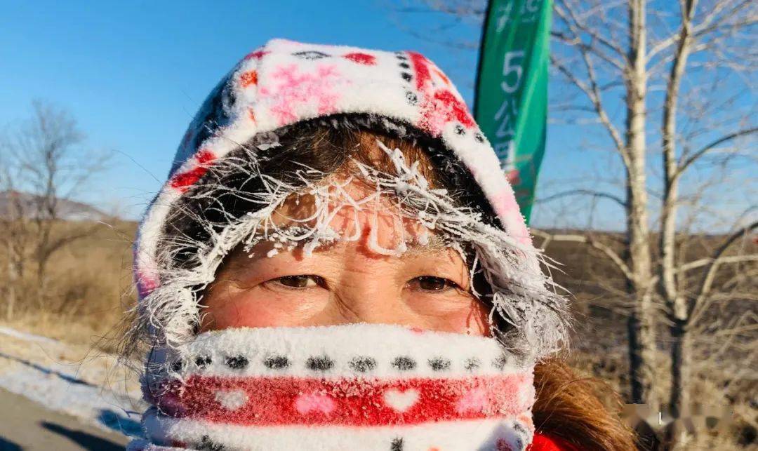 气息,体验到了在零下30°c的气温下徒步的感受,感受了满头冒着"仙气"