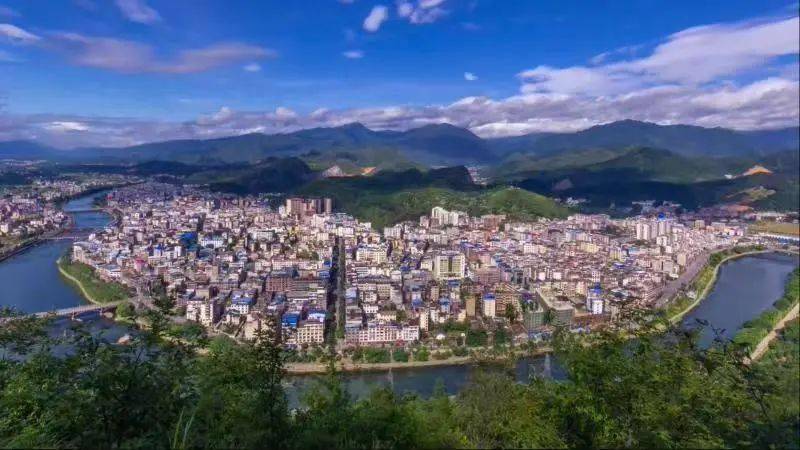 地处都庞岭下,灌水之滨的灌阳县,天赐钟灵毓秀,地承厚德璀璨,优美的