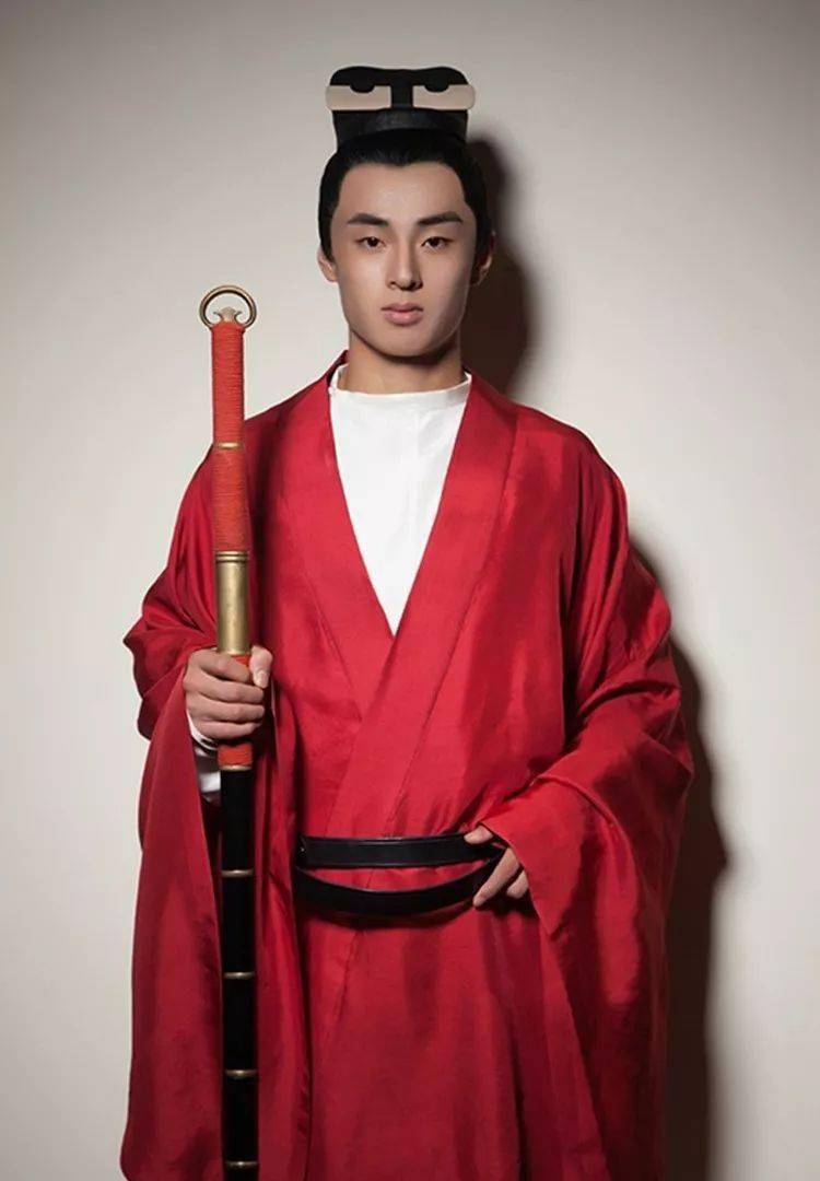 南朝贵族▲ 南朝·陈▲魏晋十六国巾子多用来包裹头发;帻则如平顶帽