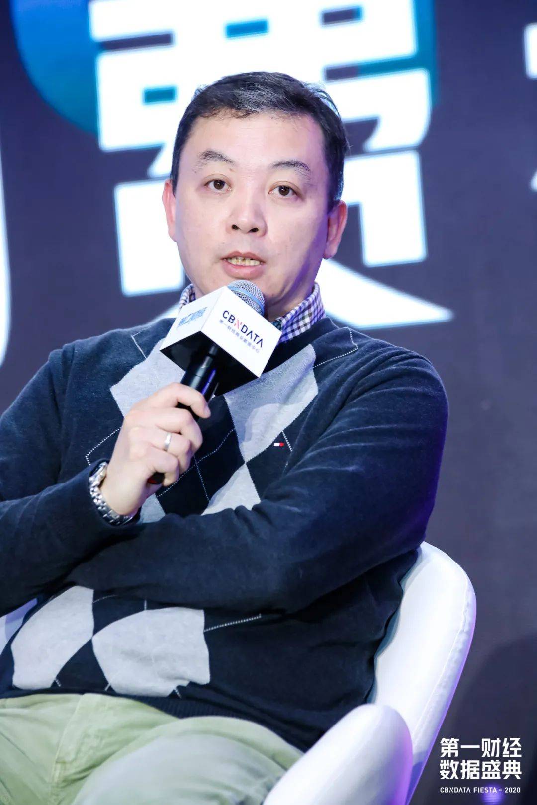我们邀请到王饱饱创始人兼ceo姚婧,笑果文化联合创始人兼ceo贺晓曦,盒