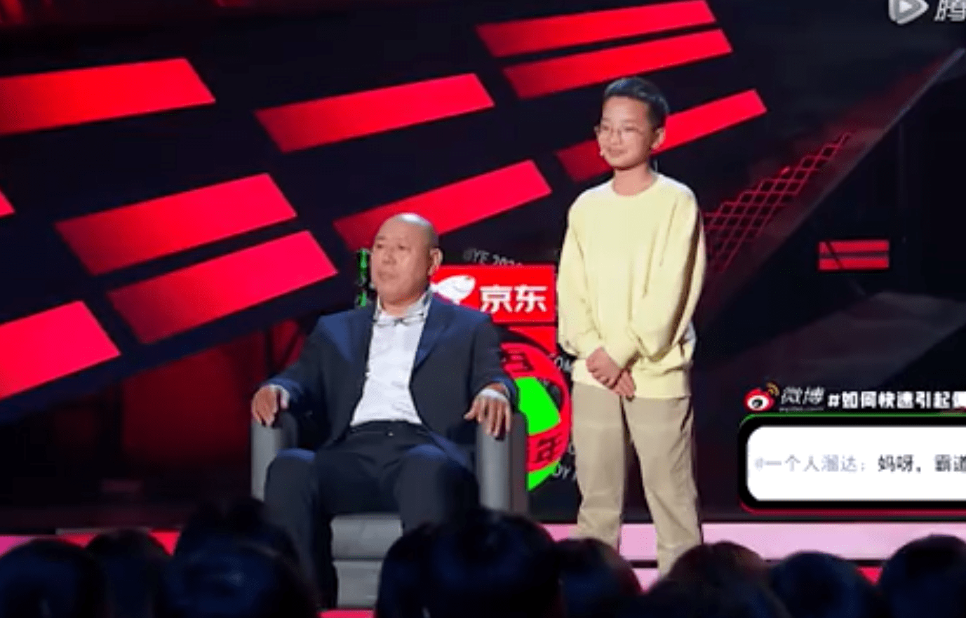 钟美美脱口秀后台忙作业,却被李雪琴吐槽:这还能考上大学吗?