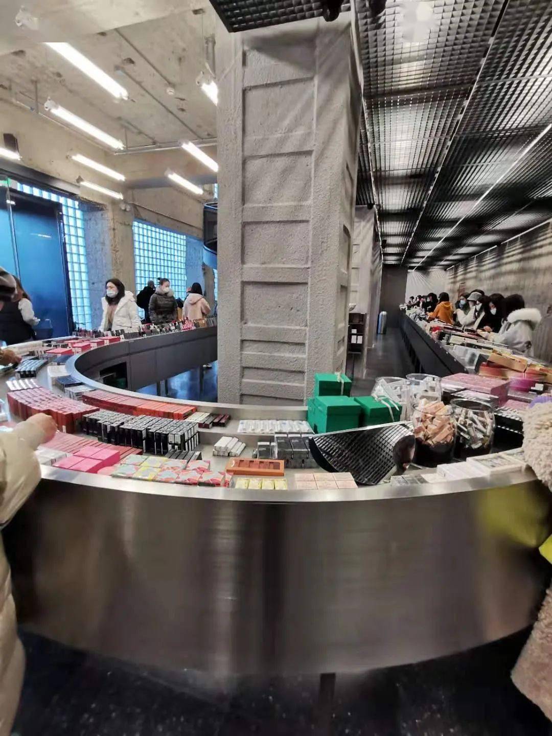 高瓴腾讯看上新风口美妆游乐园火了5000亿市场的下一个泡泡玛特?