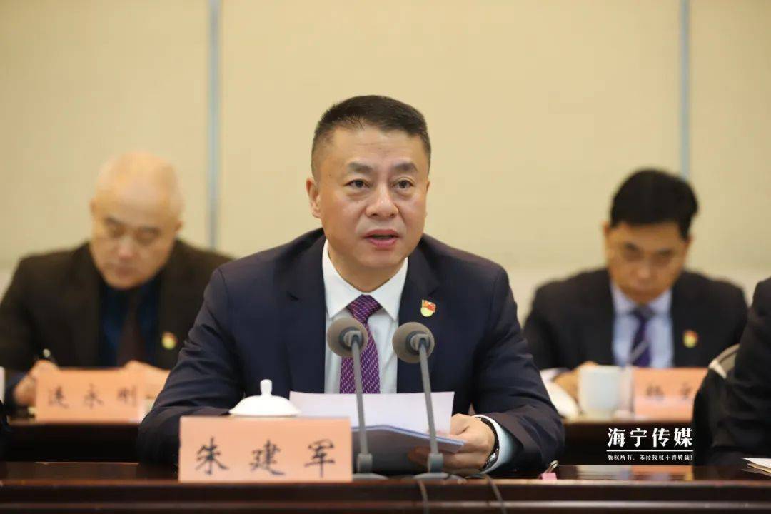 副书记,市长曹国良主持会议,市领导姚敏忠,周红霞,王建坤等出席会议