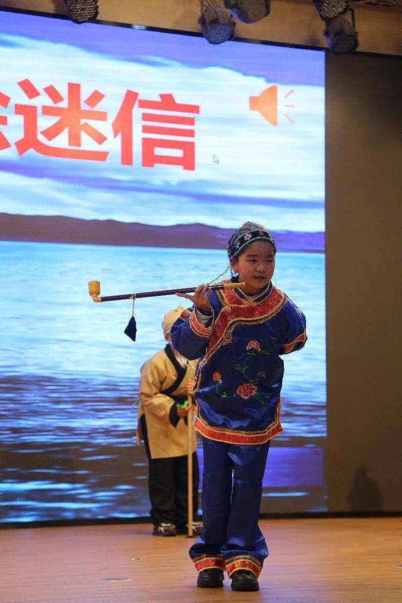 魅力校园读经典课文展戏剧风采