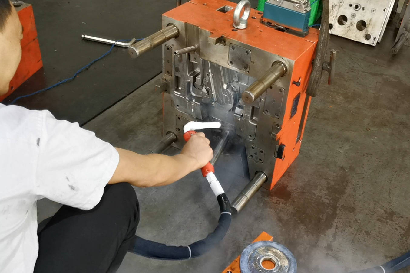 专业干冰清洗注塑模具注塑模具干冰清洗干冰清洗注塑模具
