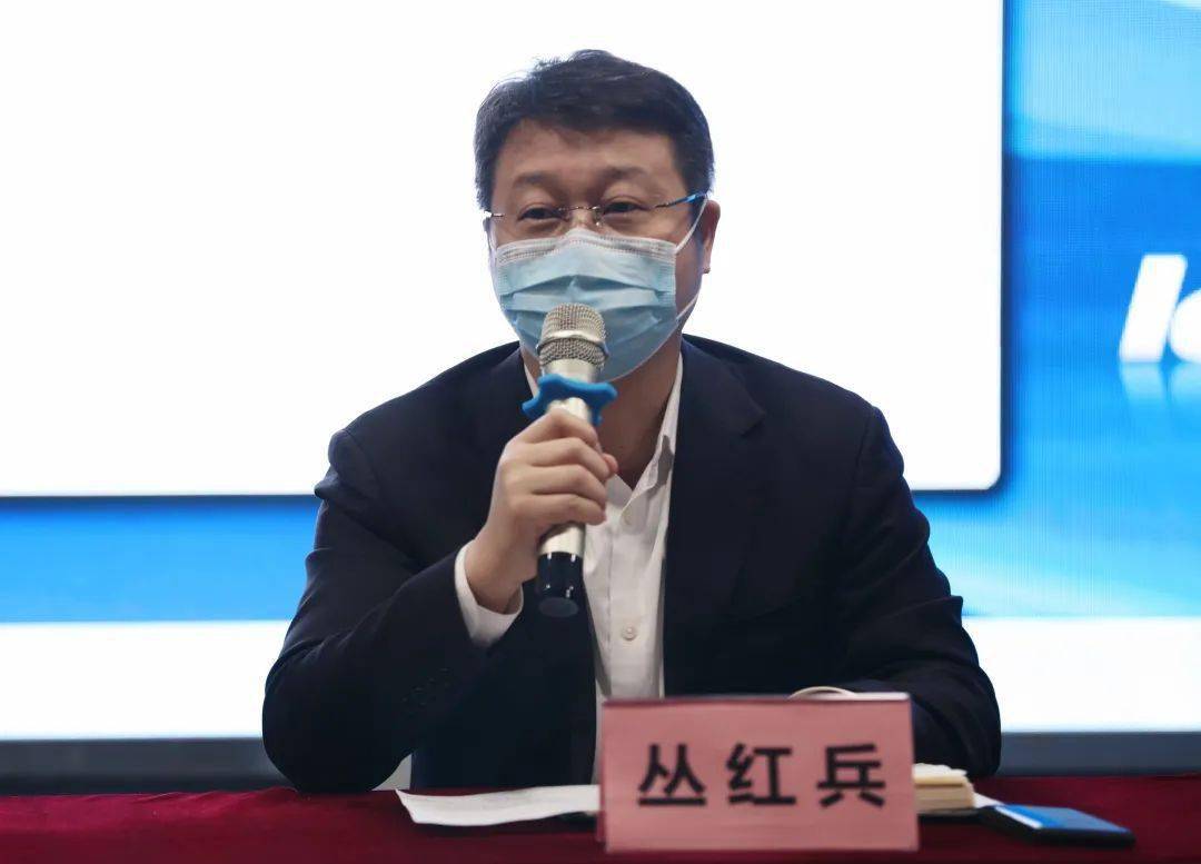 王府井工美大厦商场总经理丛红兵在致辞中表示,在政府政策带动和优惠