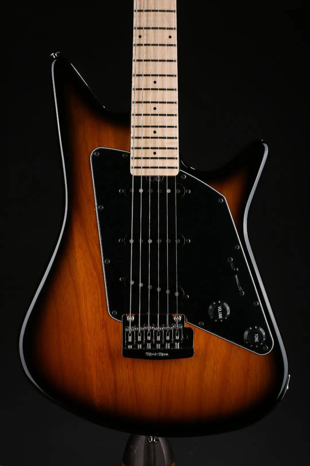 ◂左滑查看更多美图产品参数albert lee 签名款琴体类型 solidbody