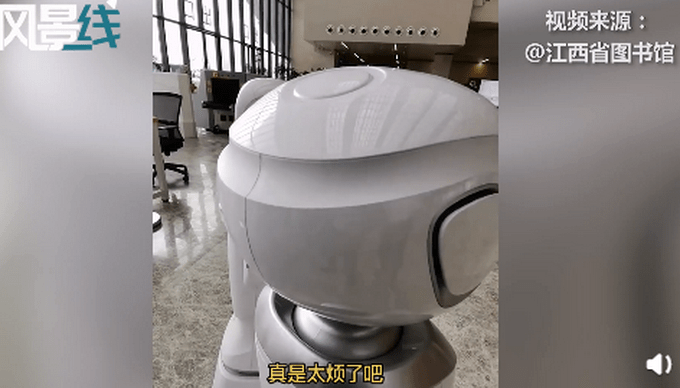 南昌一图书馆两个机器人吵架! 求和的反而生气了,网友:有点可爱