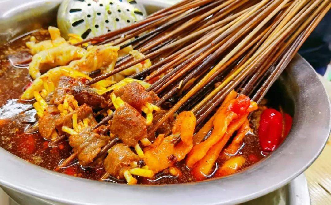 乐山这家麻辣烫来遂宁啦人气爆高再挤也要去吃