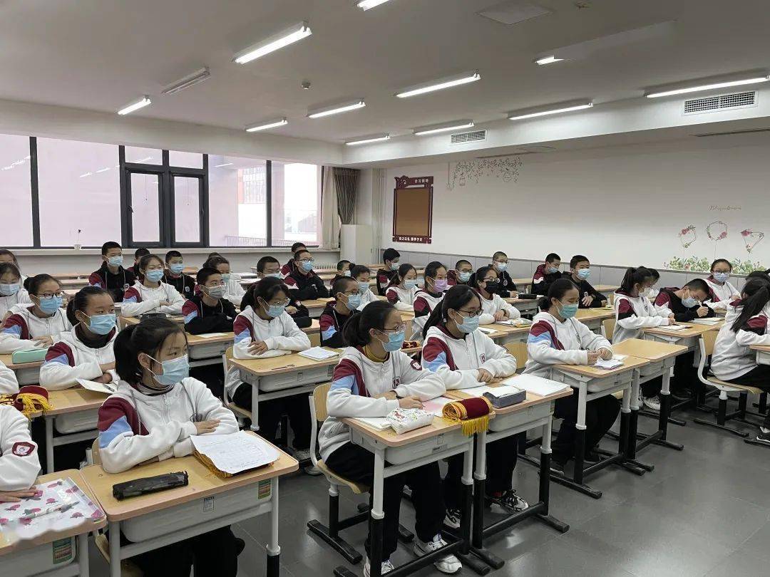 北京一六一中学回龙观学校"美育之约,绚丽年华" 一二·九主题艺术实践