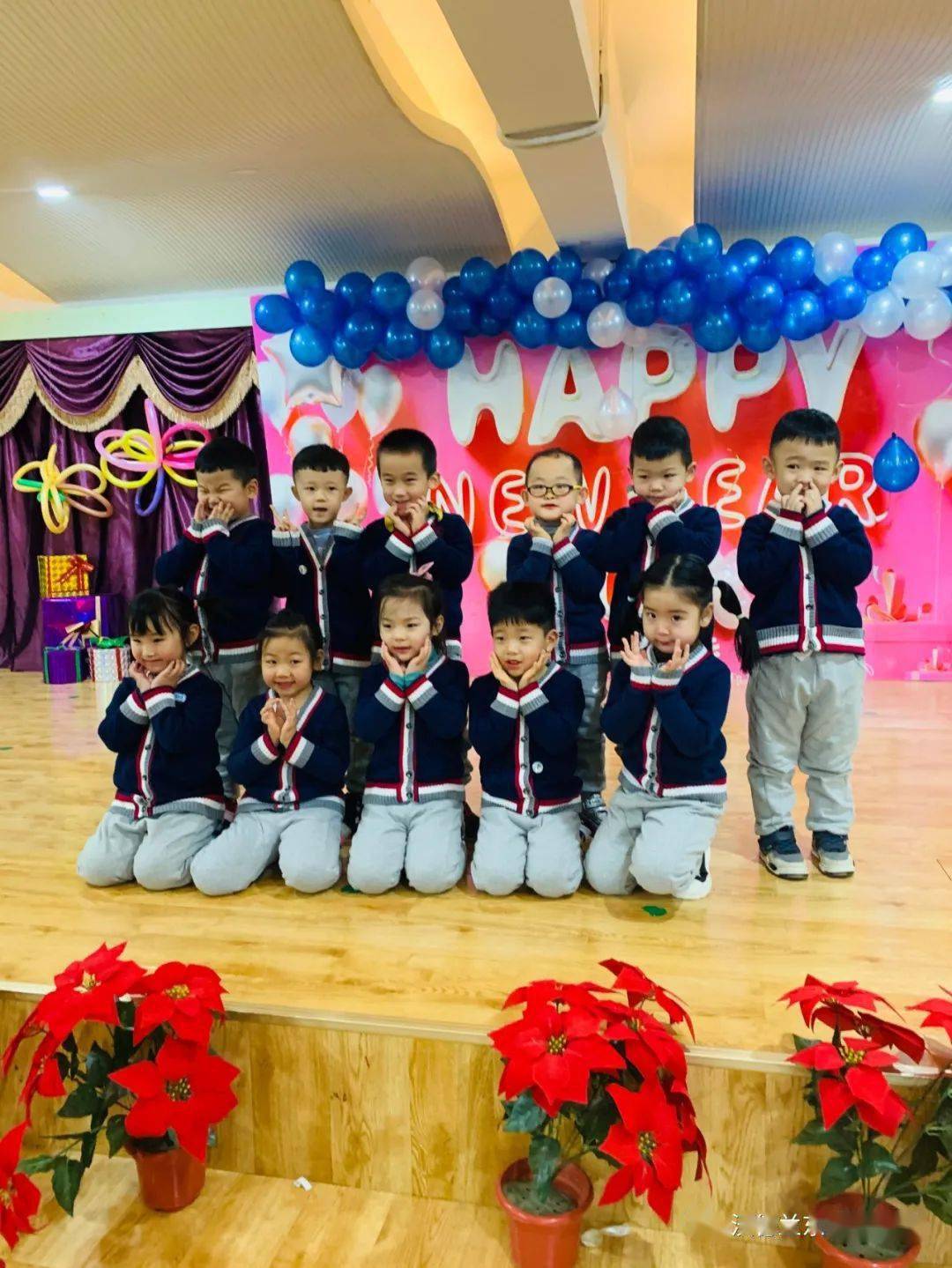 沃德兰东大御璟幼儿园元旦之绽放吧孩子们
