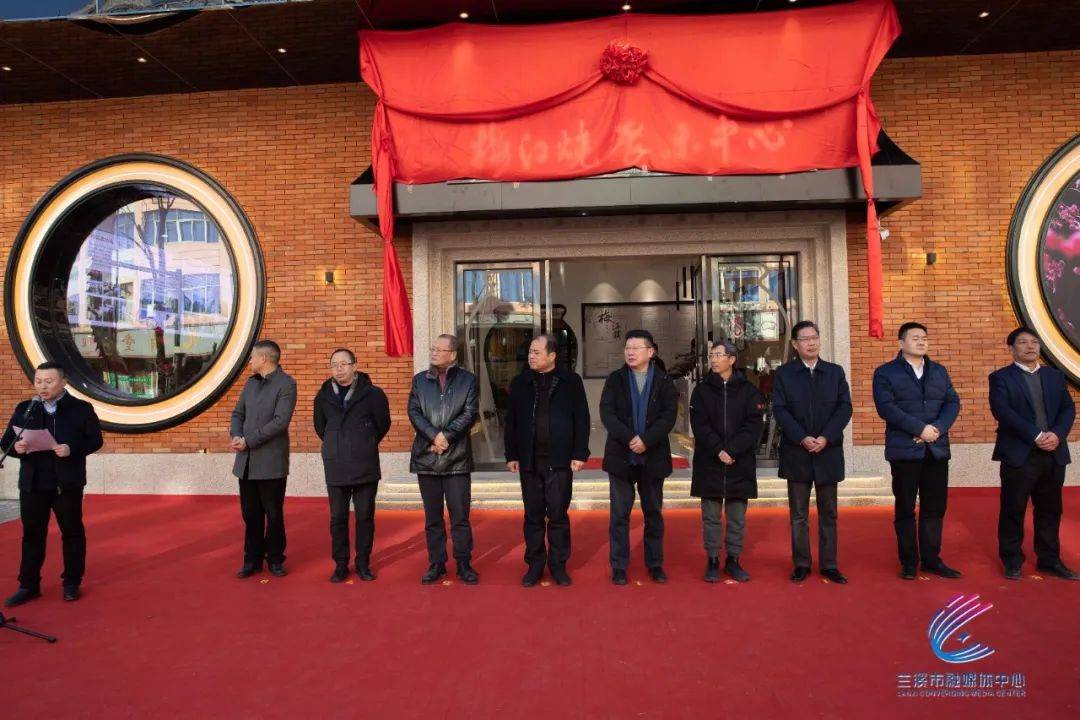 兰溪酒乡飘酒香梅江烧杨梅酒开坛香十里