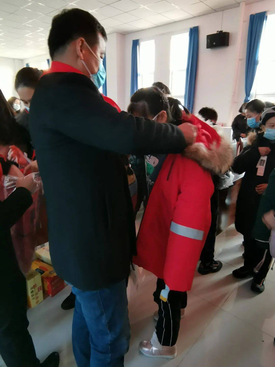 “熊猫体育”
@爱心人士 您捐赠的冬衣 特殊儿童已签收！(图36)