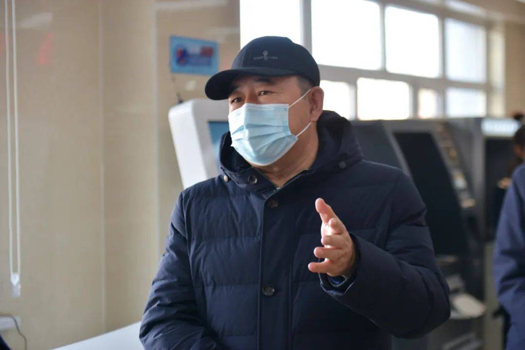 密山新闻市委书记张雷深入我市部分窗口单位走流程检查指导疫情防控