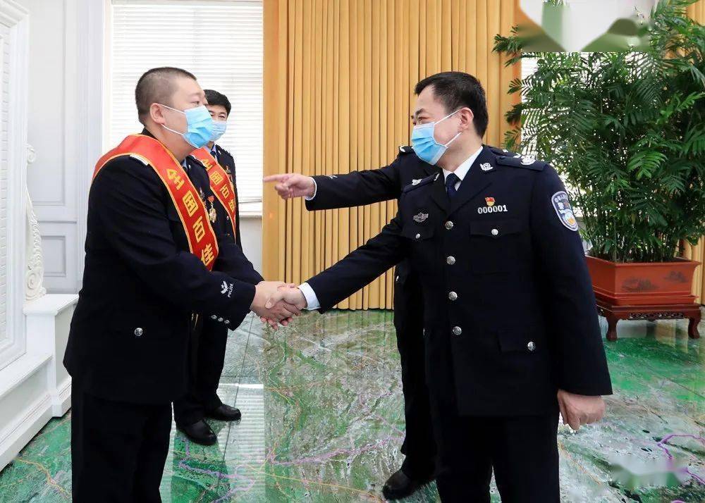 副省长李毅会见第二届全国公安"百佳刑警"我省获奖民警