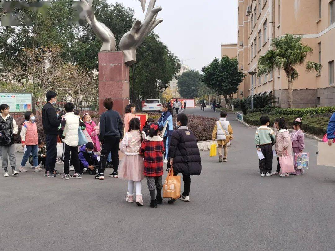 艺路同行记中国美术学院社会美术水平考级在乐清市白象中学开考67