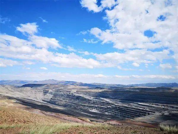 乌鲁木齐黑山煤矿简介图片