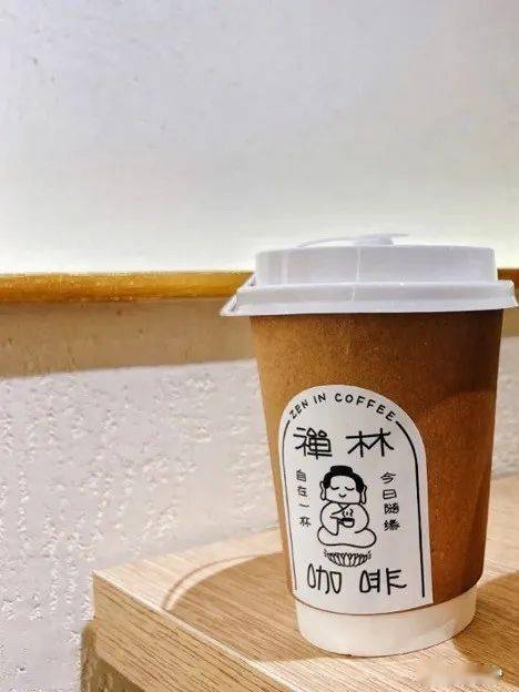 上香的年轻人，，，突然涌进旅馆禅修