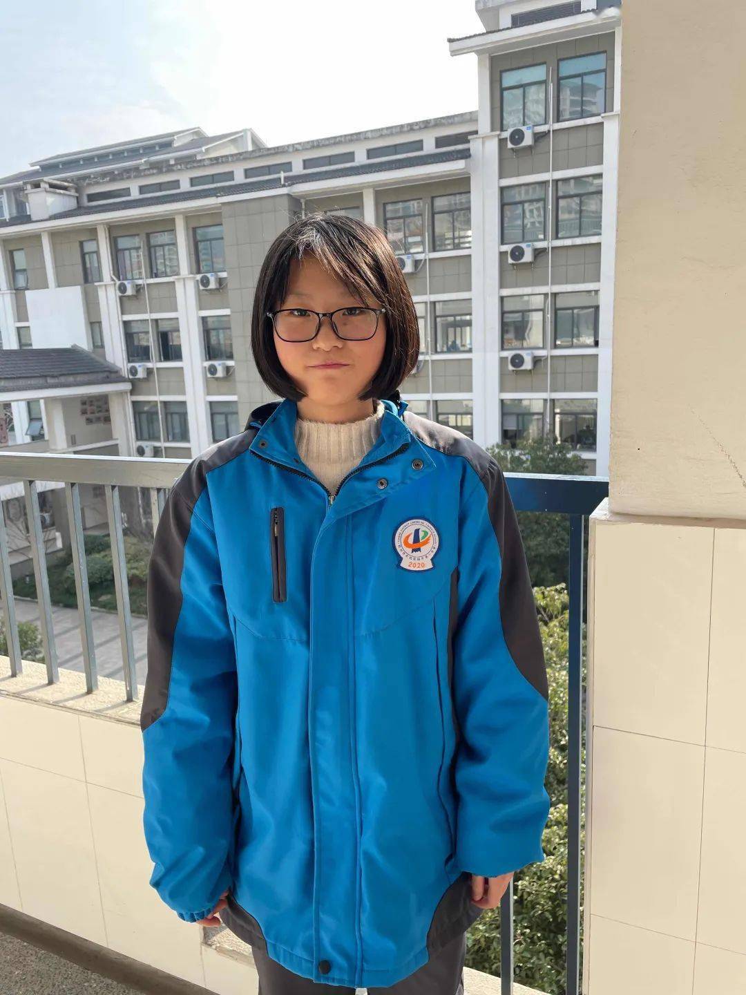 请投票给最美的ta临平一中第七届美丽学生评比活动