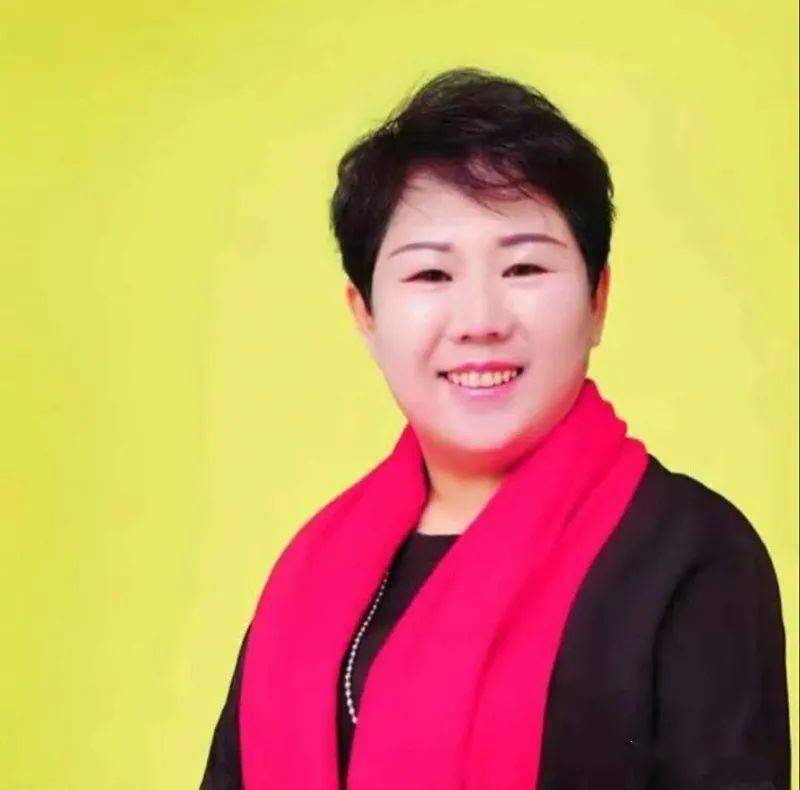 中国玉雕高级技师李亚娟,女,1964年出生于辽宁阜新,祖籍河北保定,自幼