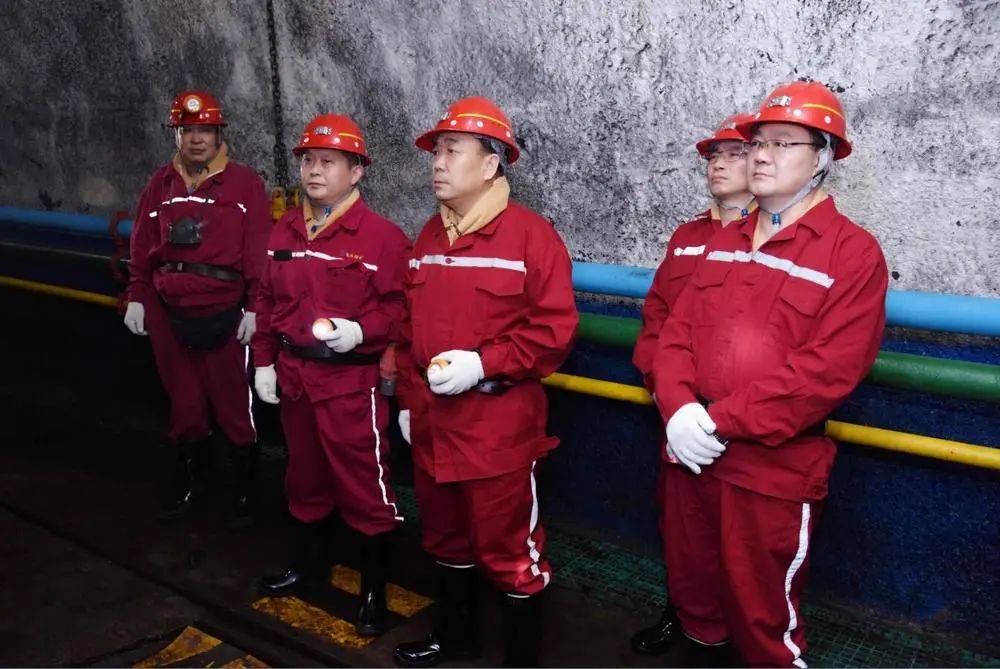 7月16日,能源集团党委书记,董事长李希勇,党委常委周鸿一行领导,到高